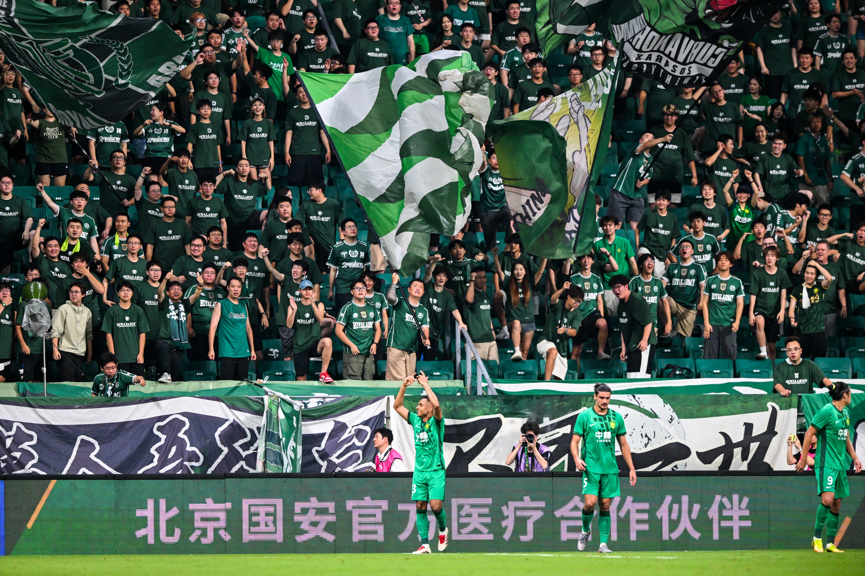 记者：明天国安亚冠对阵全北，工体将迎来首次悬挂式Tifo